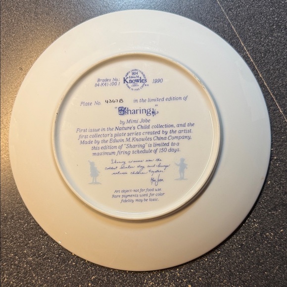 Charming Winter Wildlife Decorative Plate. “Sharing” by Edwin M.Knowles. - Picture 2 of 8